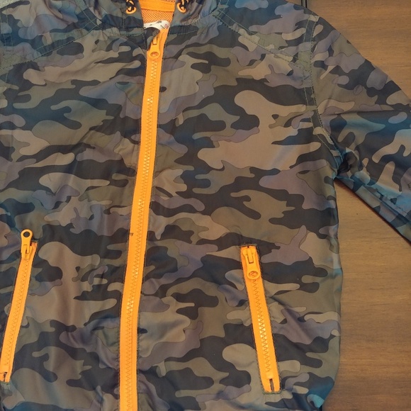 COPY - Epic Thread camo windbreaker w/hood. - Picture 4 of 8